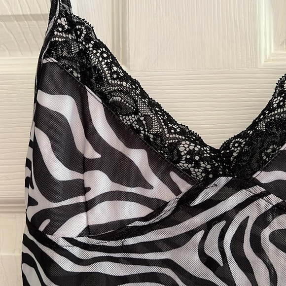 Zebra mesh lace camisole cropped tank top - Picture 2 of 4